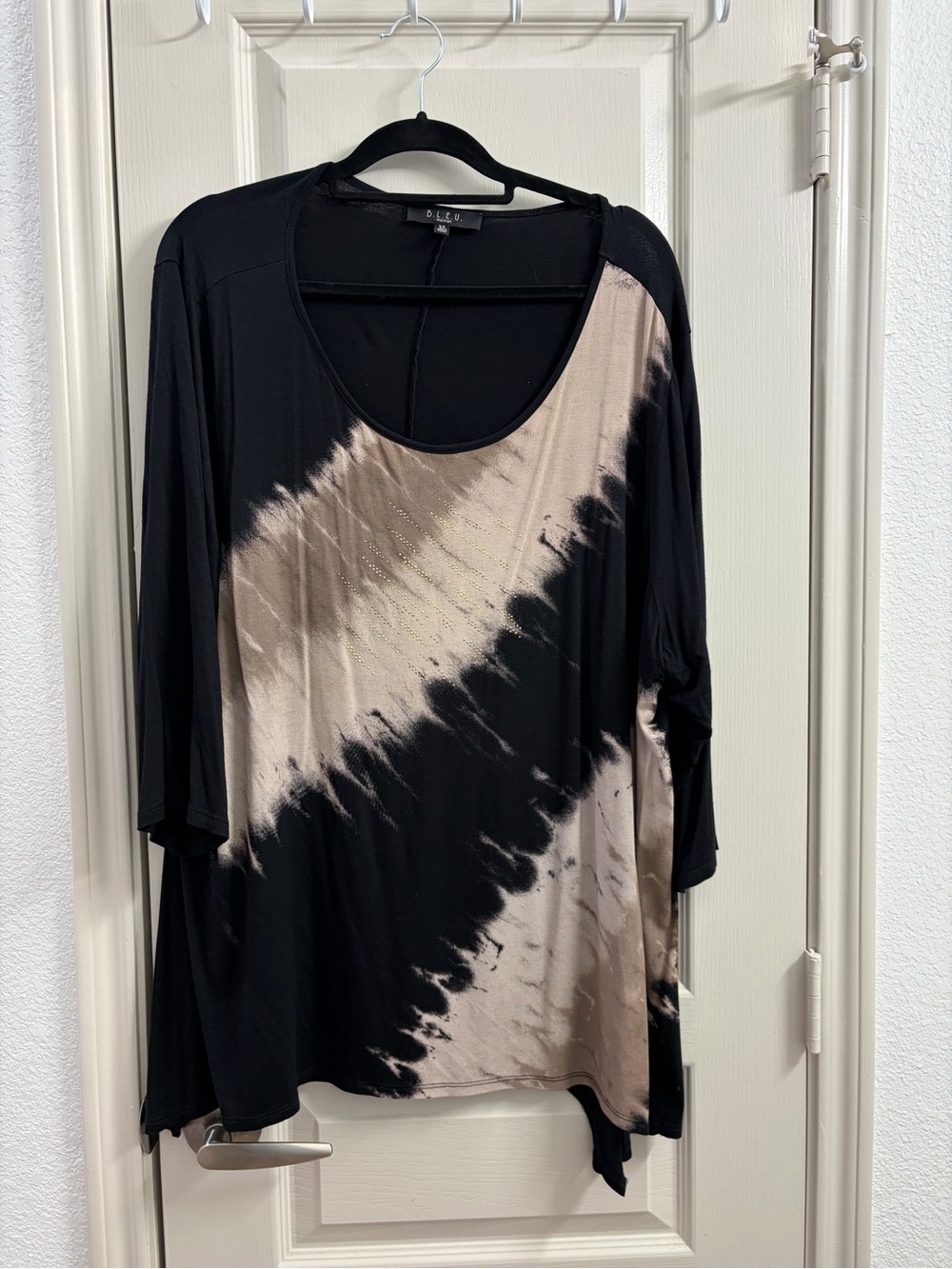 B.L.E.U. Black and Taupe Tie-Dye Scoop Neck Long Sleeve Top